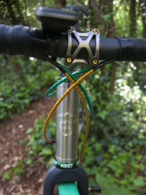 Close-up of cable routing around head tube